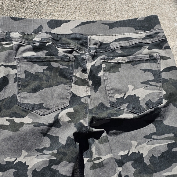 Camouflage Lucy pull on ankle leggings - Picture 9 of 9